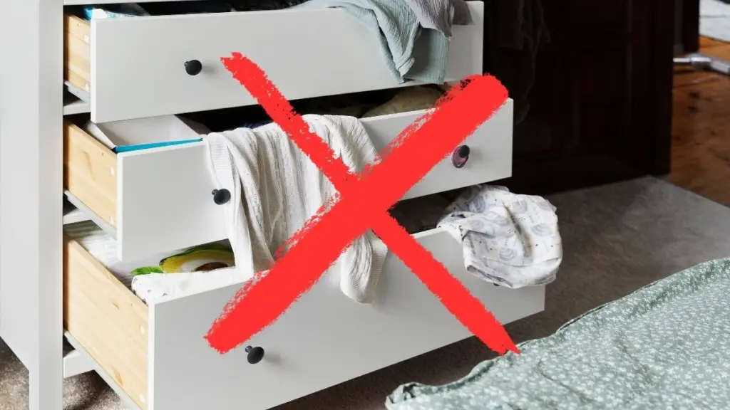 Adiós armario: la nueva tendencia más económica que no se deforma, resiste las plagas y libera tu espacio