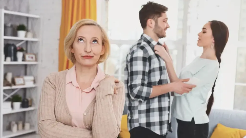 Cinco señales claras de una suegra tóxica (y cómo proteger tu relación)