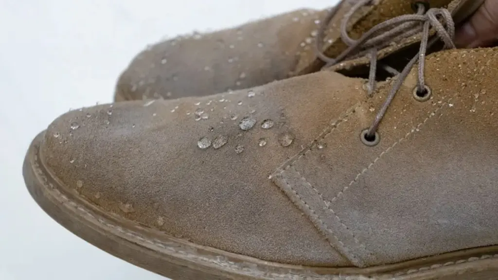 El truco de 2 euros que salva tus botas de ante de la lluvia