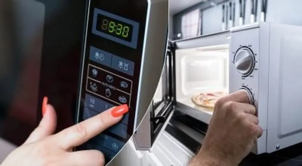 El truco de la cucharadita de agua que revivirá tus sobras en el microondas