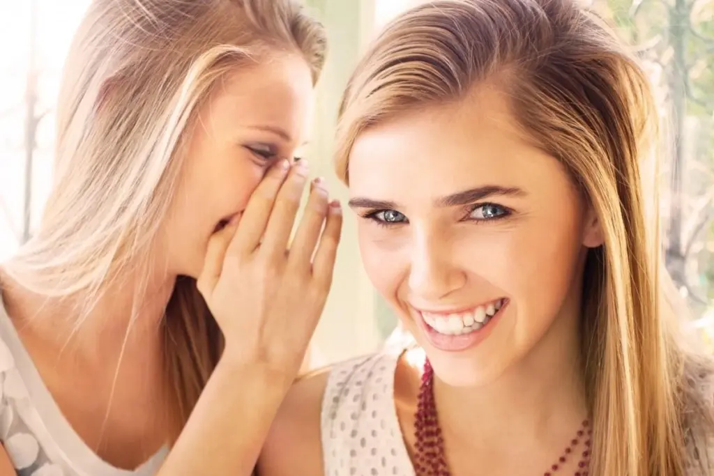 Frases que dañan sin querer: los expertos advierten sobre errores comunes en la amistad