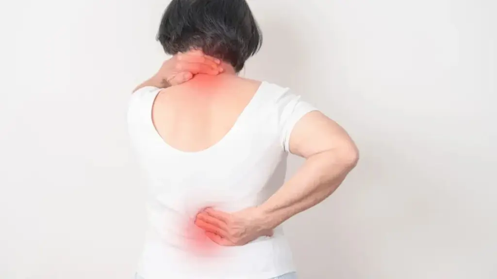 Por qué caminar 30 minutos al día es el secreto para eliminar el dolor de espalda (y más)