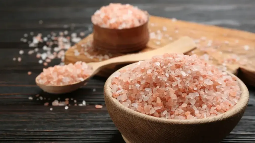 Sal rosa y agua para adelgazar: la verdad detrás del truco viral de TikTok