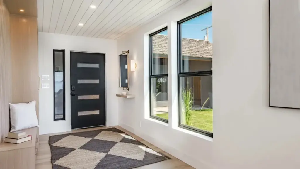 Seis cosas que las casas elegantes nunca tienen en la entrada (y cómo solucionarlo)