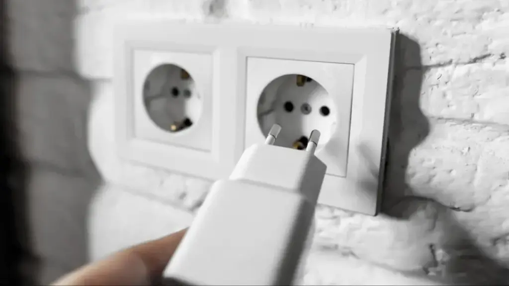 7 aparatos que, por tu bien, deberías desconectar antes de dormir