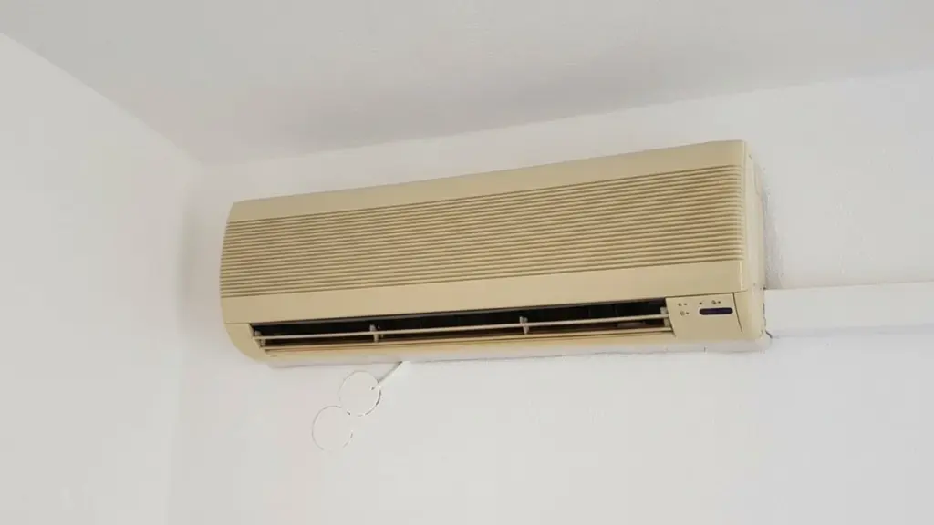 Adiós al amarillo: la fórmula secreta de bicarbonato y agua oxigenada para tu aire acondicionado