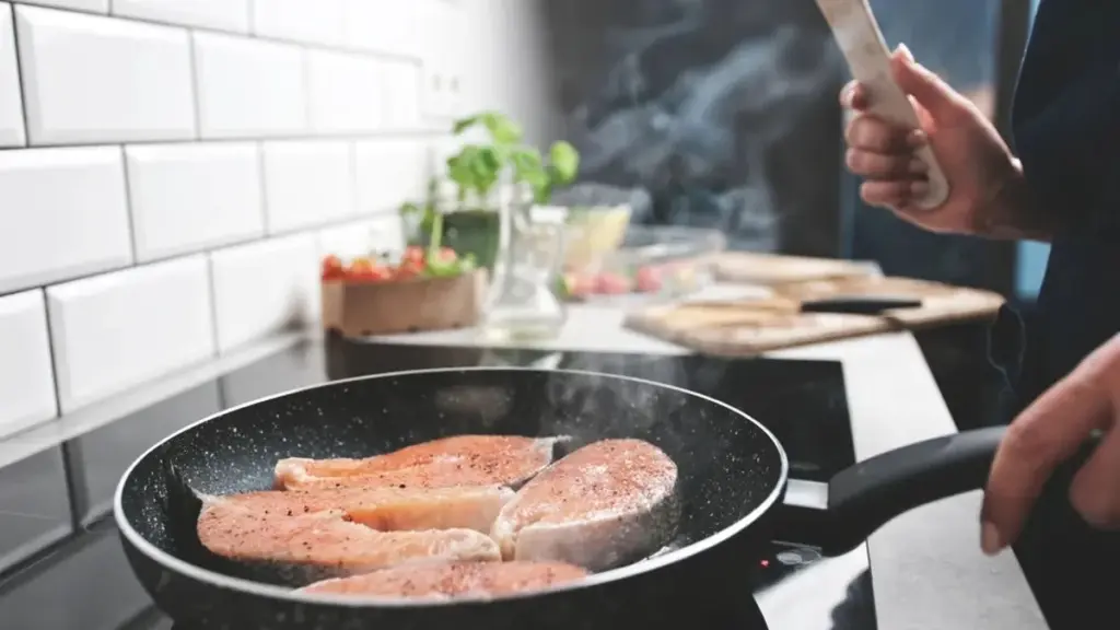 Adiós al olor a fritos: el truco casero con vinagre que te sorprenderá