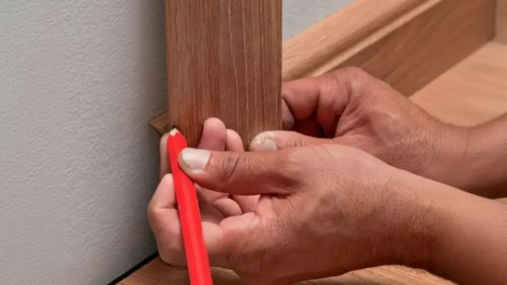 Adiós a los rodapiés tradicionales: la solución autoadhesiva para ocultar cables cuesta menos y no daña tus paredes