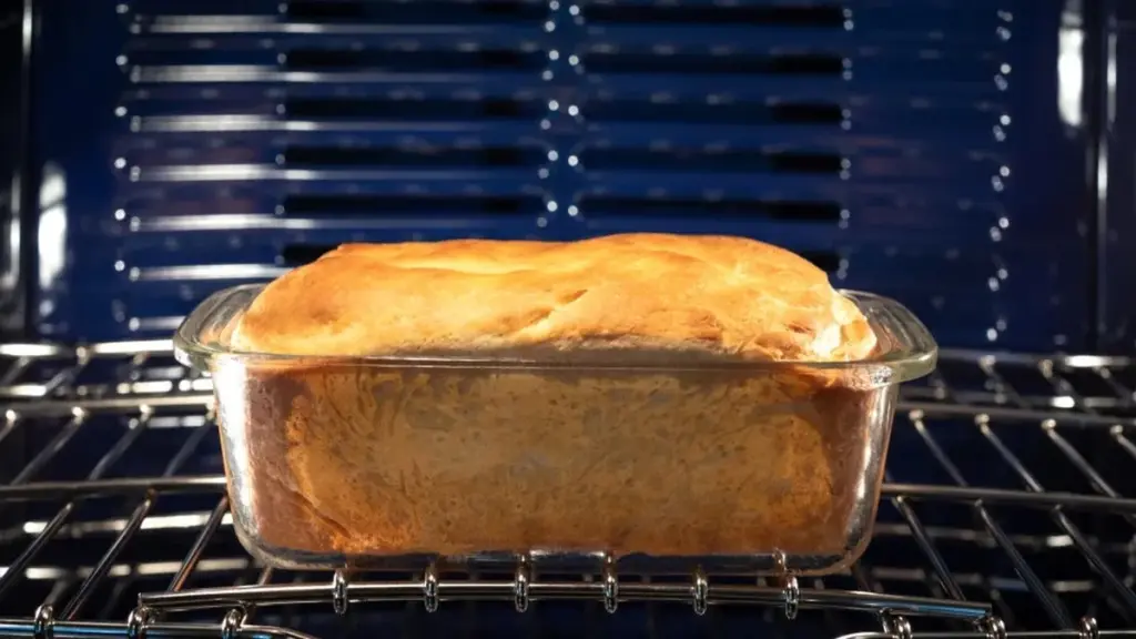 Cuatro alimentos que nunca deberías cocinar en recipientes de vidrio en el horno