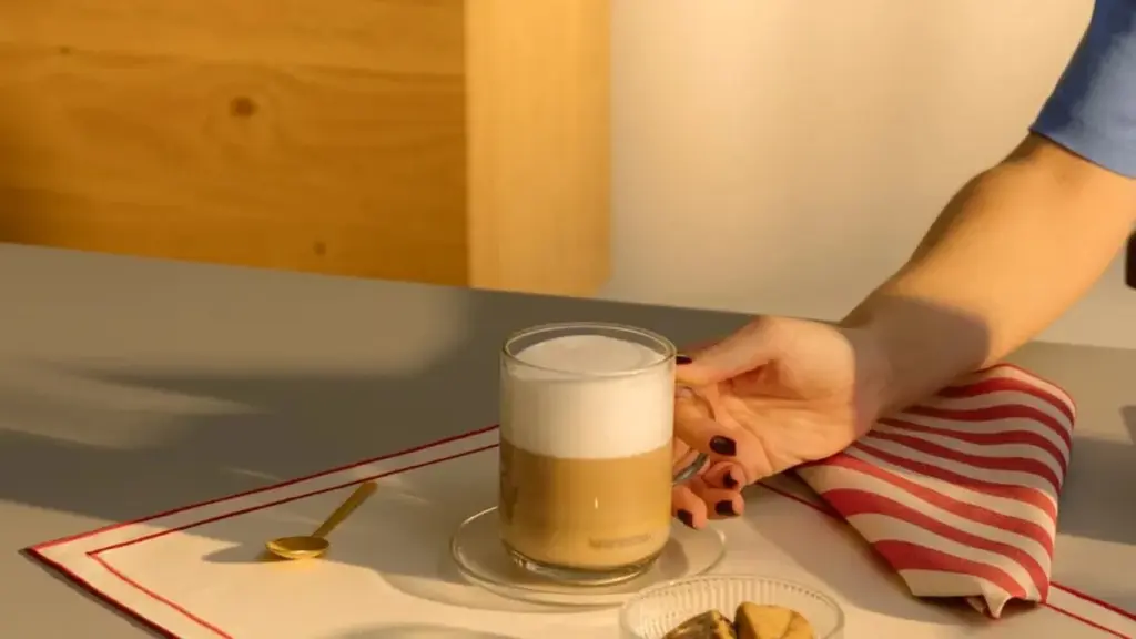 Los 40 años de Nespresso: Un nuevo café de Venecia y una colección chic con Torres Novas