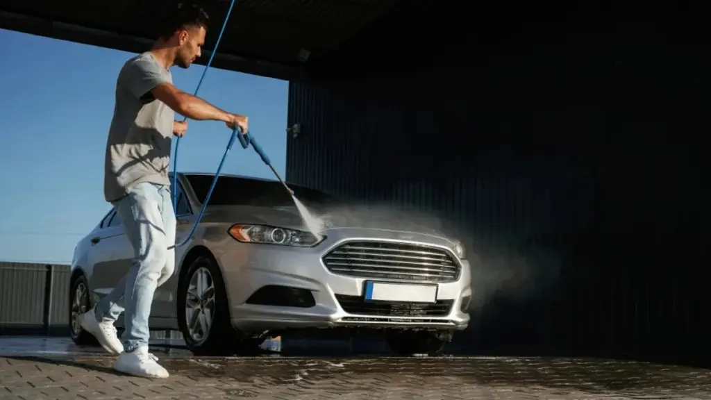 Por qué lavar tu coche en invierno es clave para mantenerlo como nuevo
