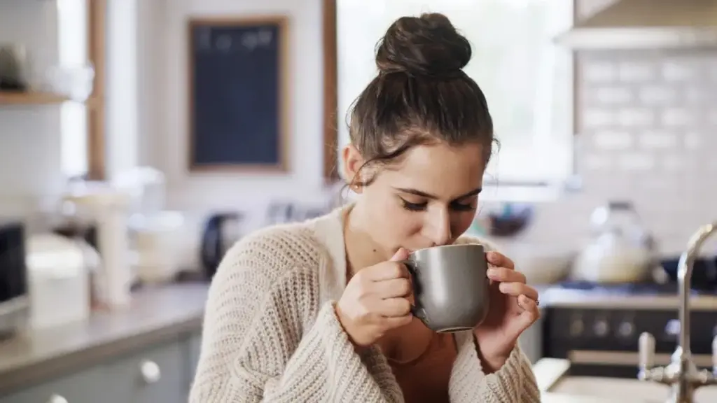 Por qué tu café matutino podría estar perjudicándote más de lo que crees