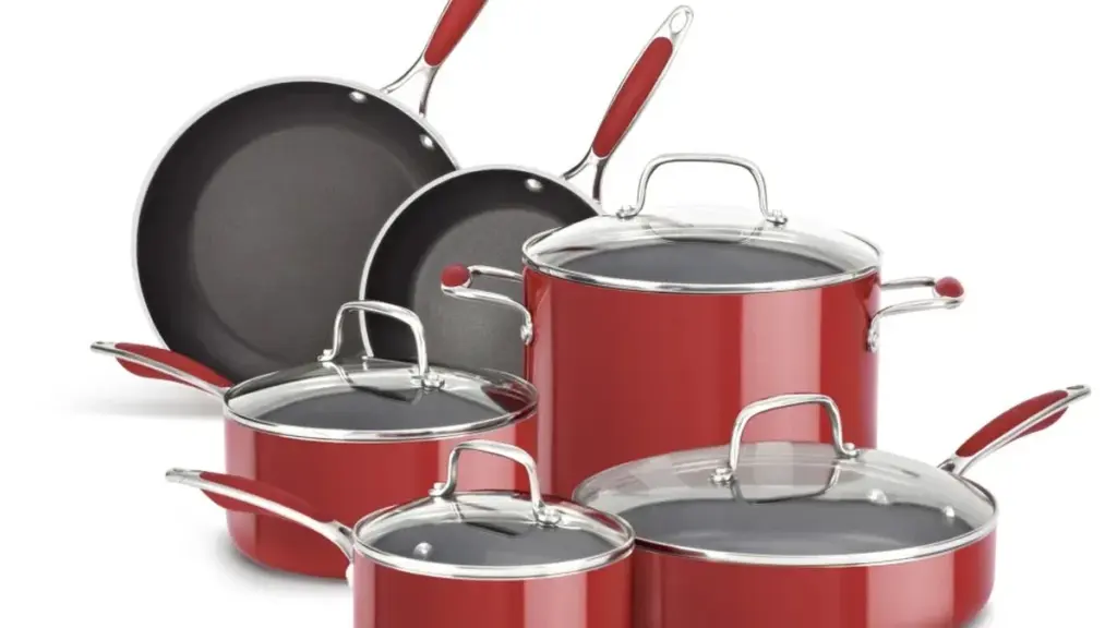 Por qué tus sartenes y ollas se vuelven pegajosas (y cómo hacer que desaparezca)