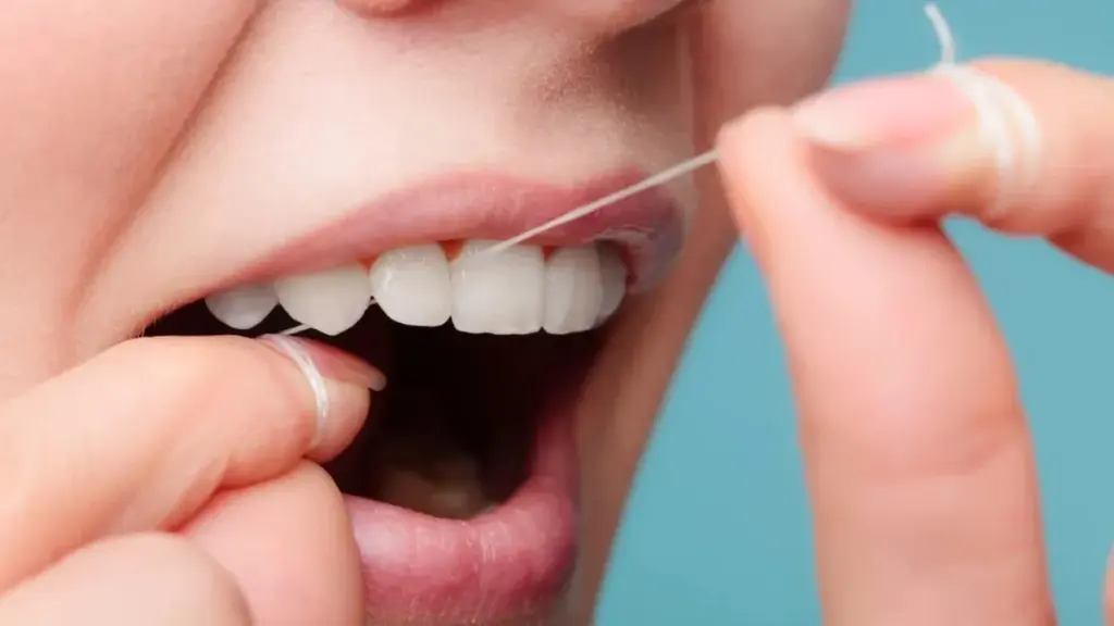 Por que usar fio dental es más crucial de lo que crees para tu salud general