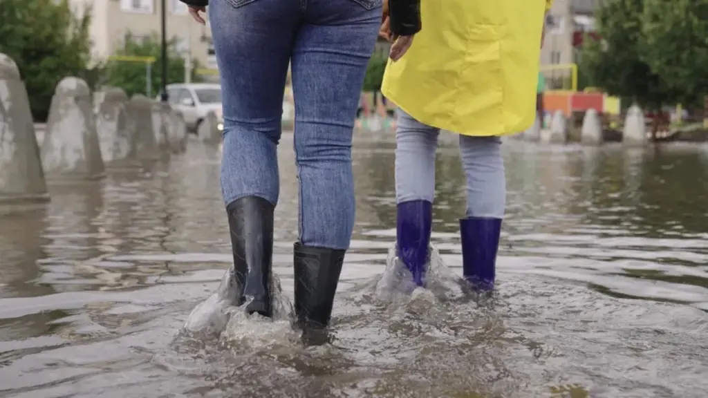 Qué calzado usar (y cuál evitar) ante las inundaciones: La guía rápida