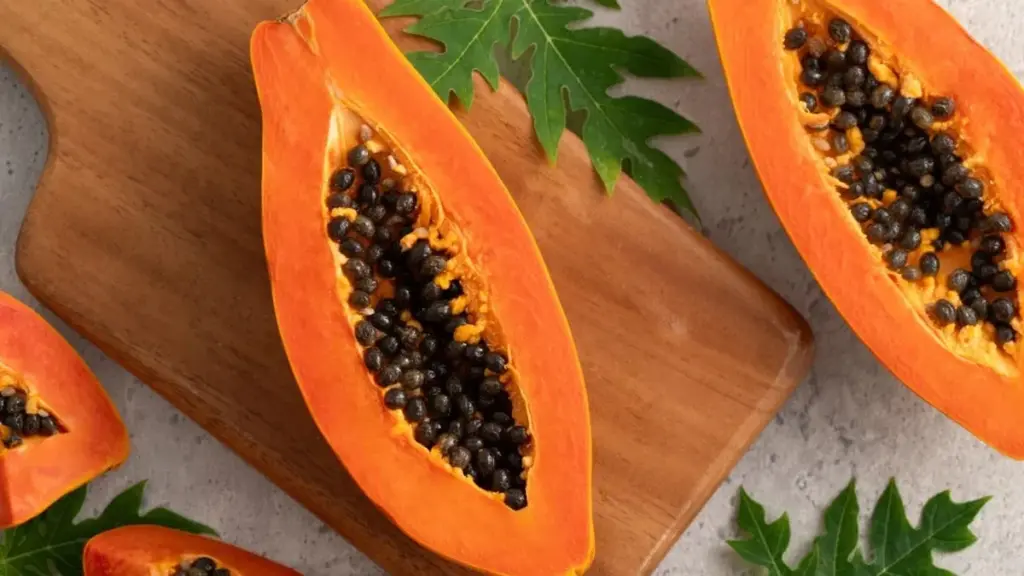 ¿Tiraste las semillas de papaya? Descubre sus sorprendentes usos y beneficios