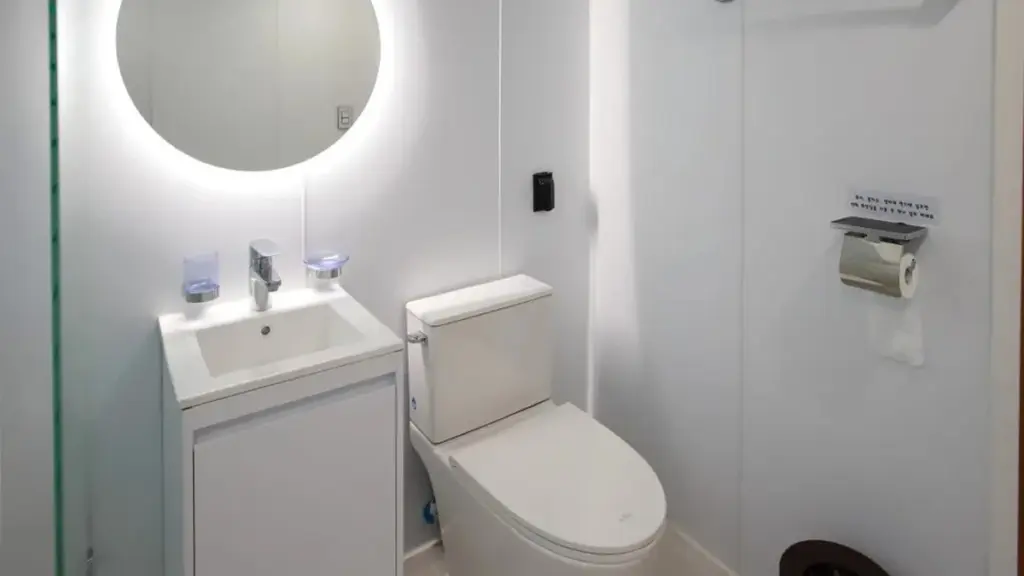Tres gestos sencillos para un baño impecable: la limpieza invisible que marca la diferencia
