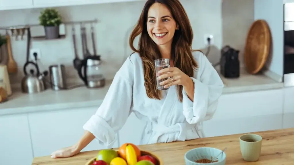 Un hábito de 5 segundos que revoluciona tu digestión (y evita los males del café mañanero)