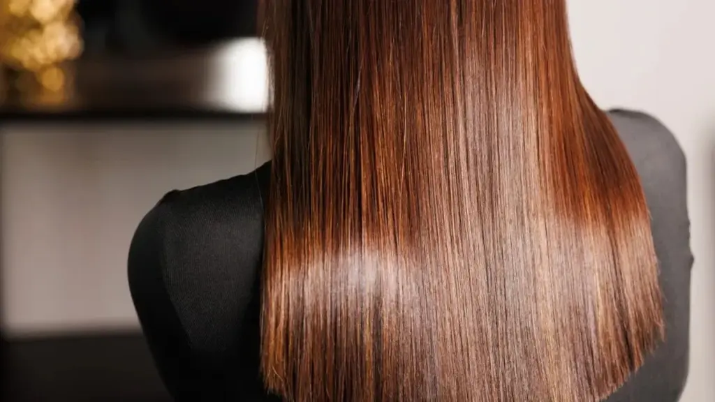 Vinagre de manzana: el secreto de 1 euro para un cabello radiante como recién salido de la peluquería