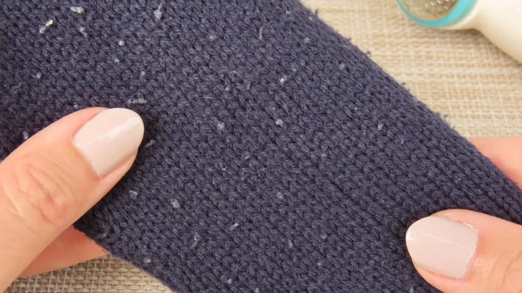 4 objetos que no sabías que te ayudarían a deshacerte de las bolitas en la ropa