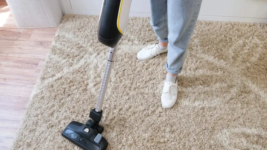 4 trucos infalibles para que tu aspirador vertical vuelva a ser como nuevo