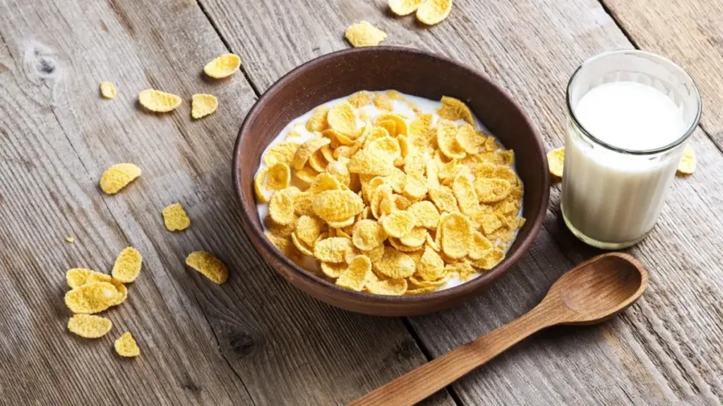 ¿Comer cereales con tenedor? El consejo de etiqueta que está volviendo locos a todos