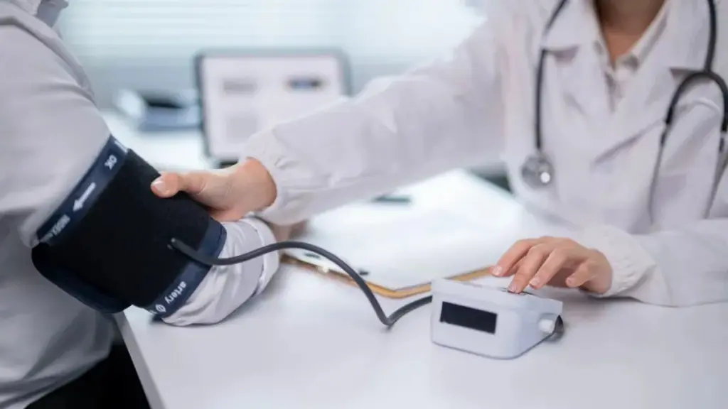 La verdad de un cardiólogo para bajar tu presión arterial en 7 días