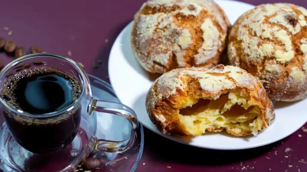 Pan rústico casero: la receta tradicional de broas de maíz que no puedes perderte